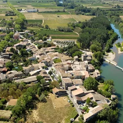 Entre Béziers et Montpellier : ce village en bord d’Hérault...