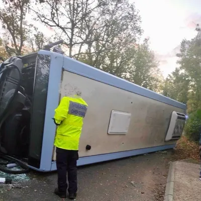 Cahors : un bus de ville renversé, un bilan de 17 blessés
