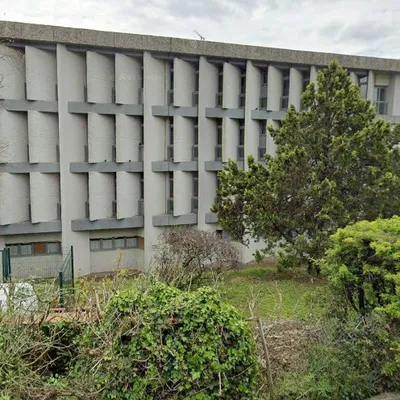 Des tôles coupantes menacent de s'envoler : 273 collégiens confinés