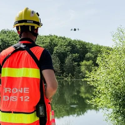 Drones, IA : comment la technologie aide les pompiers face aux feux...