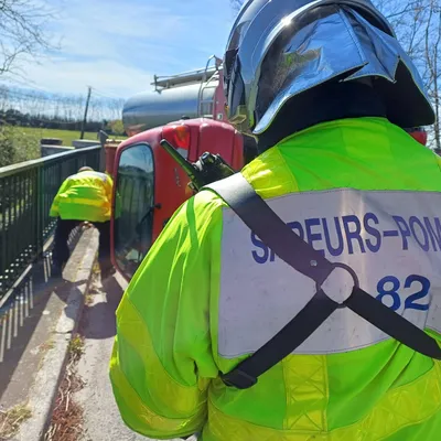 La voiture percute une paroi rocheuse : le passager meurt, le...