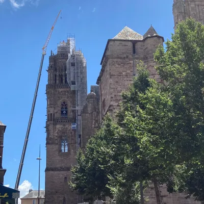Rodez : la statue de la Vierge de retour au sommet de la cathédrale