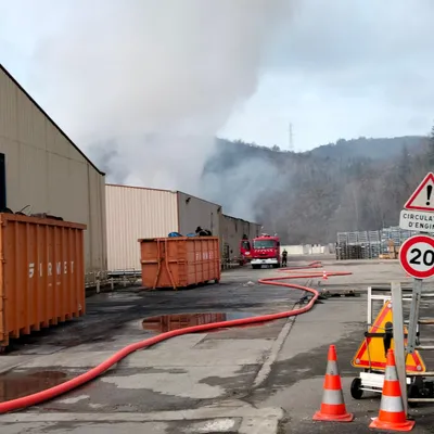 Incendie toujours en cours à l'usine SNAM à Viviez