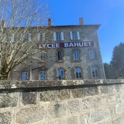 Brive : un lycéen menace une enseignante avec un couteau