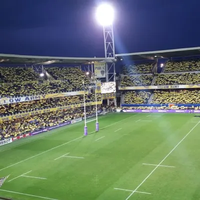 Le rugby attire les foules dans les stades