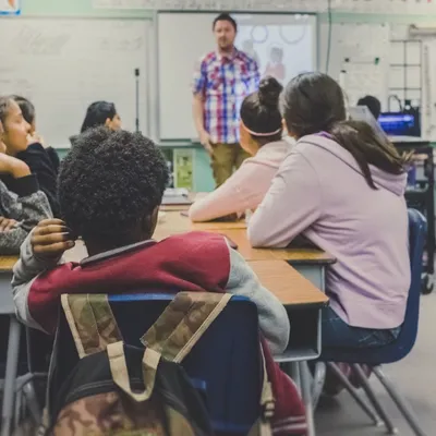 Rentrée scolaire : éducation à la sexualité, IA, réforme du brevet...