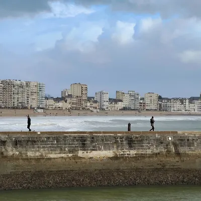 Opération de nettoyage de plage aux Sables-d'Olonne : un obus retrouvé