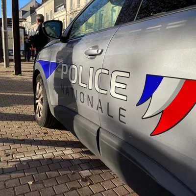 Le Mans : deux ans ferme pour avoir traîné un policier avec sa voiture