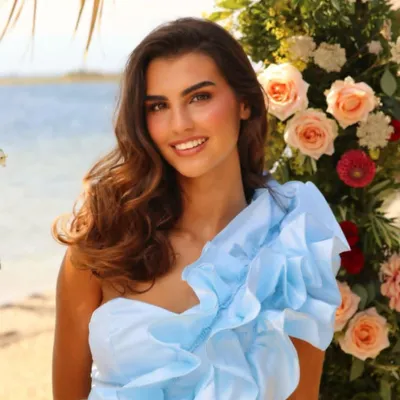 La Miss du Jour : Julie Lamarre , 18 ans , de Bages sera peut être,...