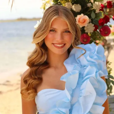 La Miss du Jour : Tess, 19 ans de Pia, prête pour être Miss...
