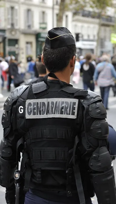 AVIS DE RECHERCHE : DISPARITION INQUIÉTANTE D'UNE ADOLESCENTE DE 17...