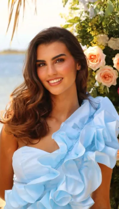 La Miss du Jour : Julie Lamarre , 18 ans , de Bages sera peut être,...