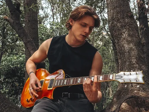 ULYSSE : Son premier single Fou sort enfin !