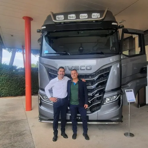 Cédric Pageot d'IVECO Provence et Luc Alphand