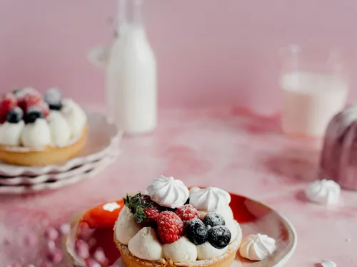 Tartelette vanille, crème montée et fruits rouges