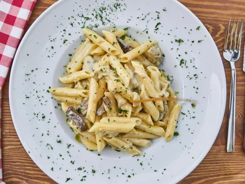Penne à la carbonara et aux champignons