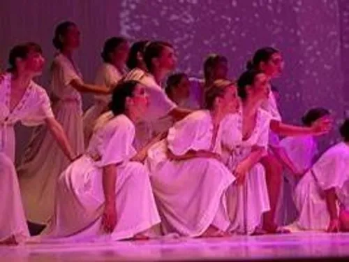 Le hall des retrouvailles : spectacle de danse au cœur de Castres