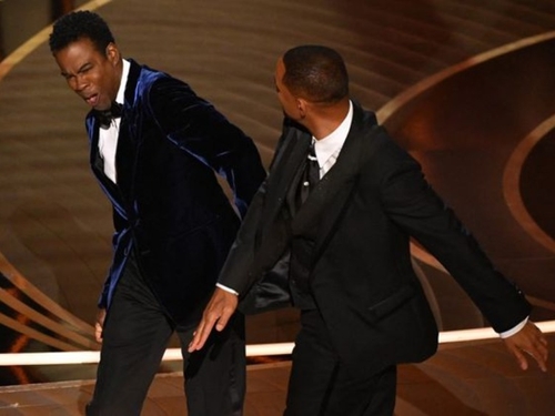 Cérémonie des Oscars : Will Smith gifle Chris Rock avant d'être...