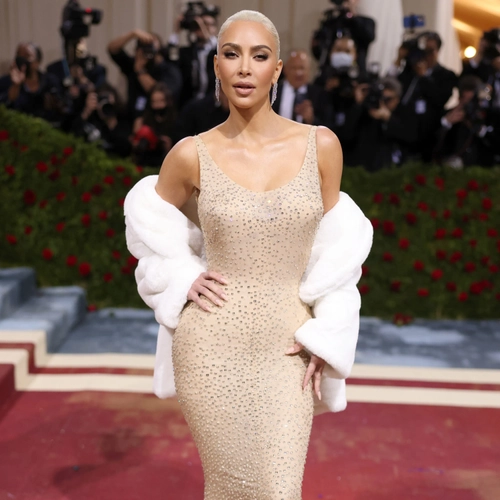 Met Gala : Kim Kardashian portait la robe mythique de Maryline Monroe