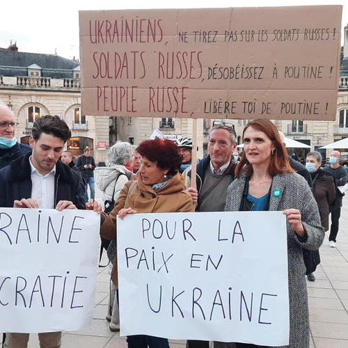 Rassemblement contre la guerre en Ukraine place de la Libération 