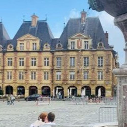 La place Ducale piétonne à Charleville-Mézières