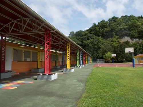En Guadeloupe, une scolarité en pointillé