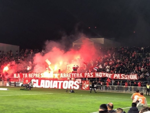 Football : le Nîmes Olympique porte plainte contre ses ultras