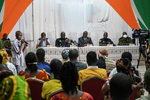 Quarante-neuf soldats ivoiriens détenus depuis un mois au Mali, la...