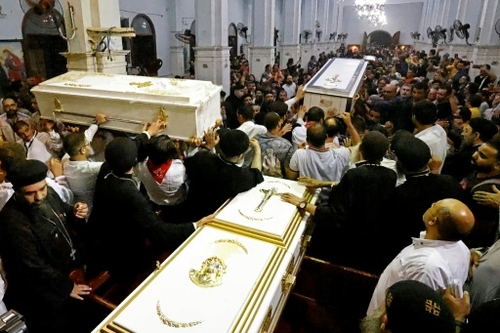 Egypte: colère après l'incendie ayant fait 41 morts dans une église...