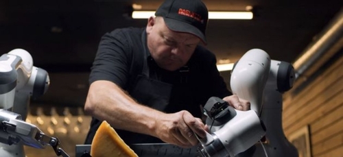 [VIDEO] Le premier robot raclette est naît