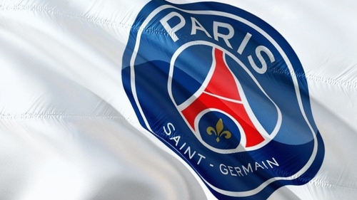 Le Paris Saint-Germain dévoile son nouveau maillot domicile !