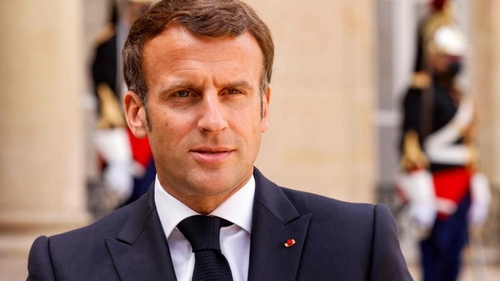 Emmanuel Macron giflé : Rappeurs et internautes réagissent ! [VIDEOS]