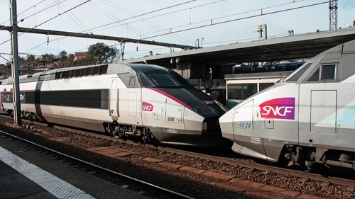 Paris-Agen : le trafic des trains à l'arrêt, après un "effondrement"