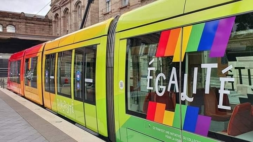 Un tram strasbourgeois arc-en-ciel pour lutter contre l'homophobie