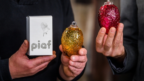 Tradition : après "Magma", place à "Piaf", la boule de Noël créée...