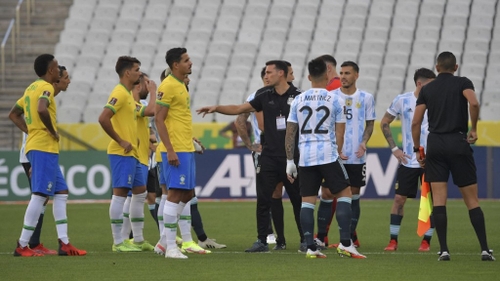 Football : le choc Brésil-Argentine stoppé net au bout de 5 minutes