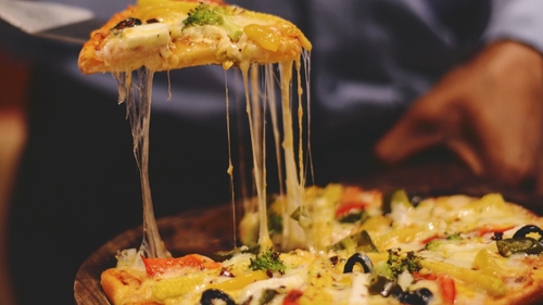 Pizzas : 3 nouveaux cas de contamination à la bactérie E. colis en...