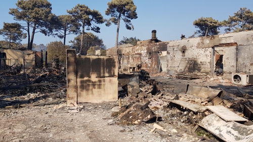 Incendies en Gironde : au milieu des campings dévastés