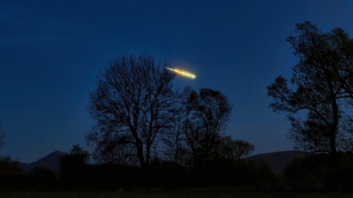 Une météorite traverse le ciel de Paris (vidéo)
