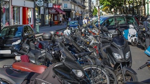 Deux-roues à Paris : dernier frein levé pour le stationnement...