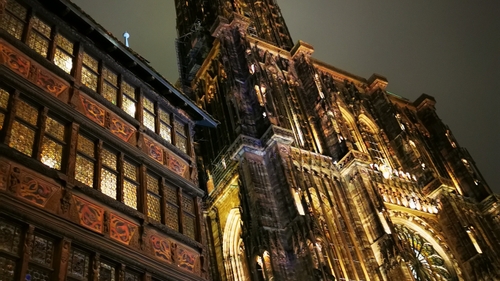 Ils escaladent la cathédrale de Strasbourg de nuit, à mains nues