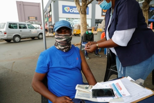 Afrique du Sud: la vague Omicron passée sans pic des décès