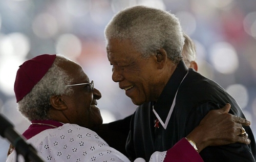 Tutu et Mandela: deux géants avec des désaccords, unis contre...