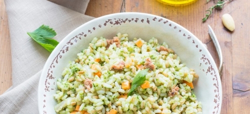 Salade de riz au pesto aux légumes et thon