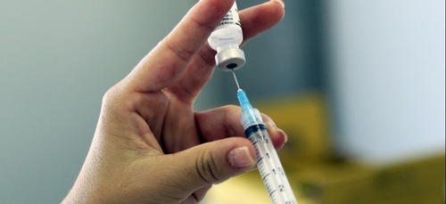 Deux mexicains se font passer pour des séniors pour se faire vacciner