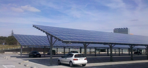 12 parkings avec des panneaux photovoltaïques pour de l'énergie...