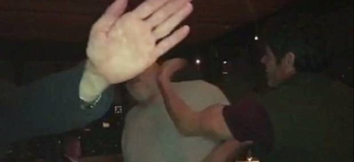Harvey Weinstein giflé et insulté à la sortie d'un restaurant. (Vidéo)