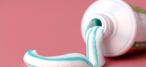 Pénis et dentifrice : la nouvelle tendance sexe du moment