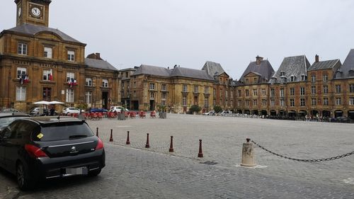 La Place Ducale de Charleville définitivement piétonne d'ici...