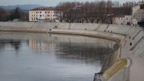 [ SOCIETE ] Arles: Débats sur la construction de nouveaux pontons...